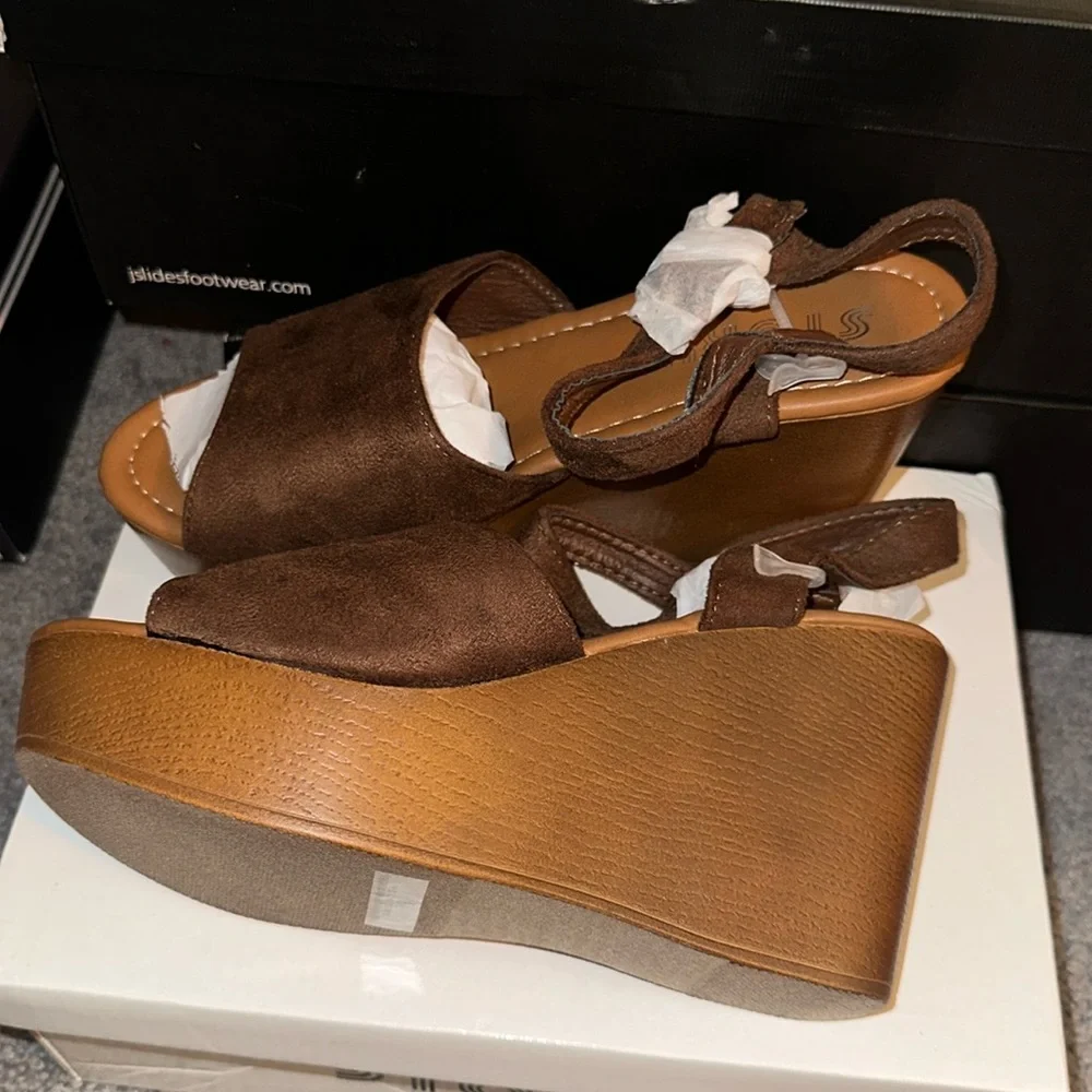 Story Tan Wide-Strap Wedge Sandal